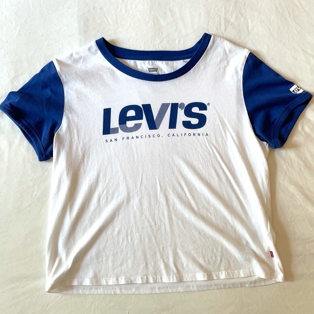 🍓4 for $20🍓 Levi’s T-shirt
